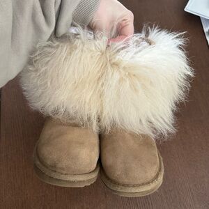 UGG CLASSIC SHORT II FLUFF SUEDE BOOTS Sand Women's Size 6